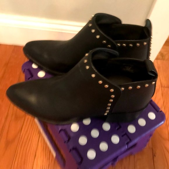 Gold Studded Black Booties Size 8 - Picture 4 of 10